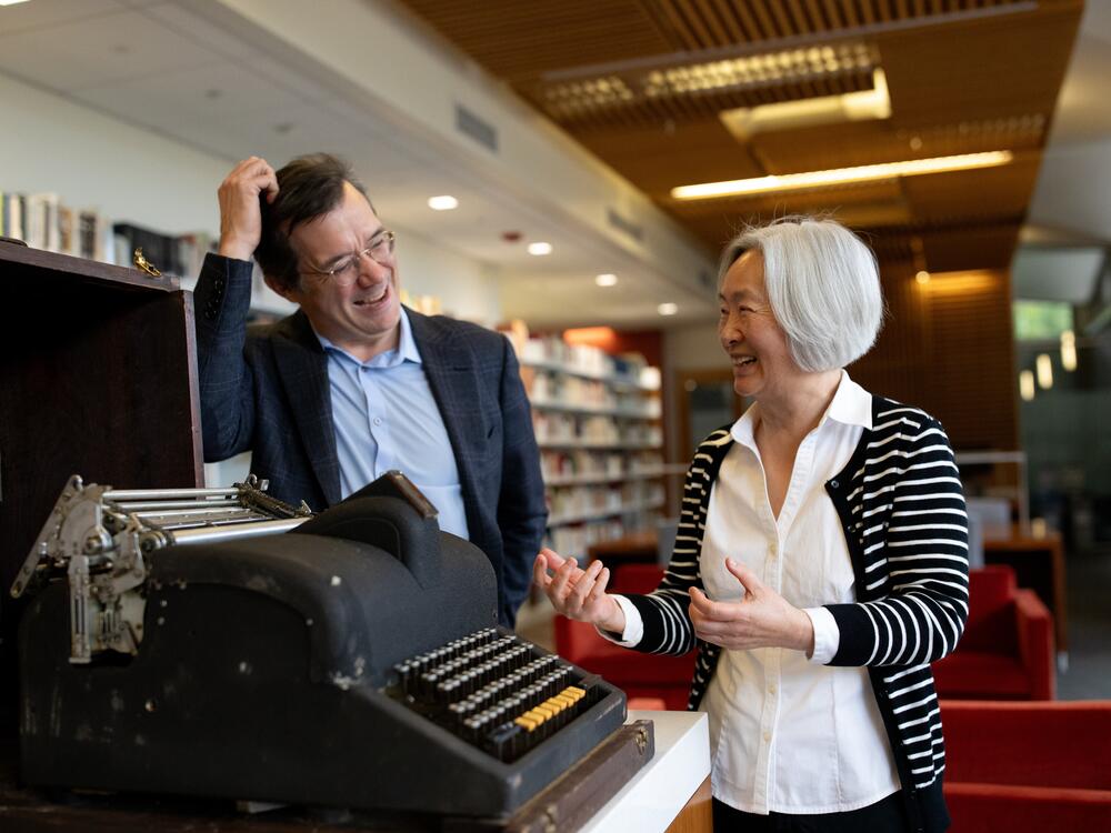 Thomas Mullaney  and Zhaohui Xue, curator for Chinese studies, examine the MingKwai prototype at Stanford University.