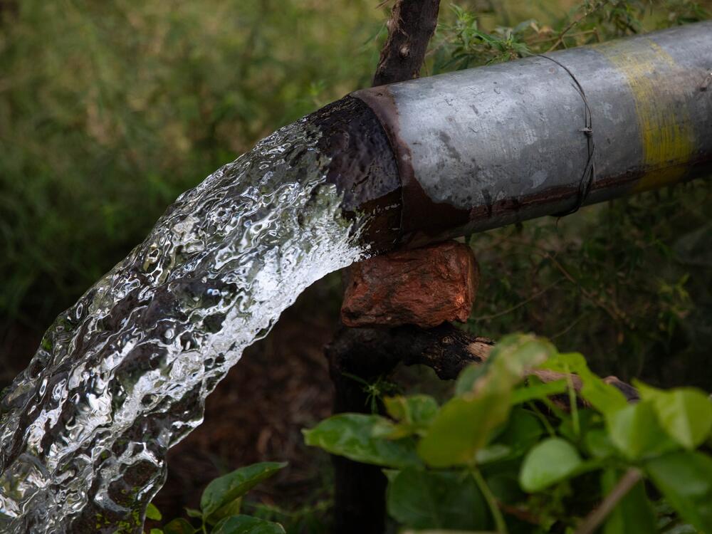 Groundwater flows from a pipe in an agricultural community near the Ravi River, June 6, Lahore, Pakistan.