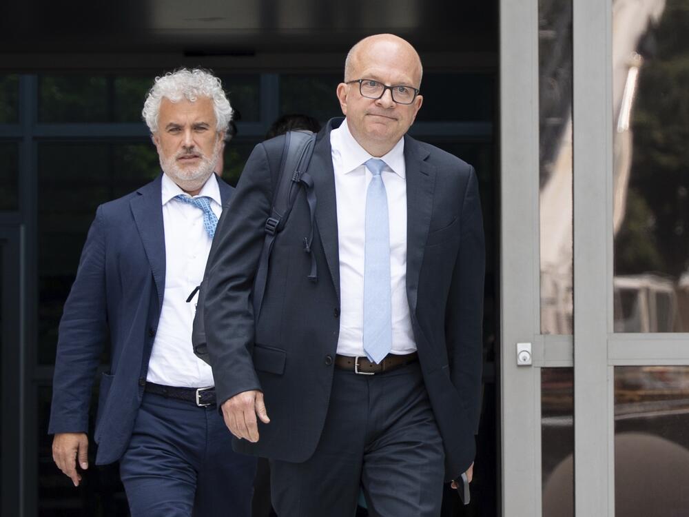 Former Meta board member and former White House Chief of Staff Jeffrey Zients, left, exits the Leonard L. Williams Justice Center after testifying in a shareholders' lawsuit against current and former Meta leaders on Wednesday, July 16, 2025, in Wilmington, Del.