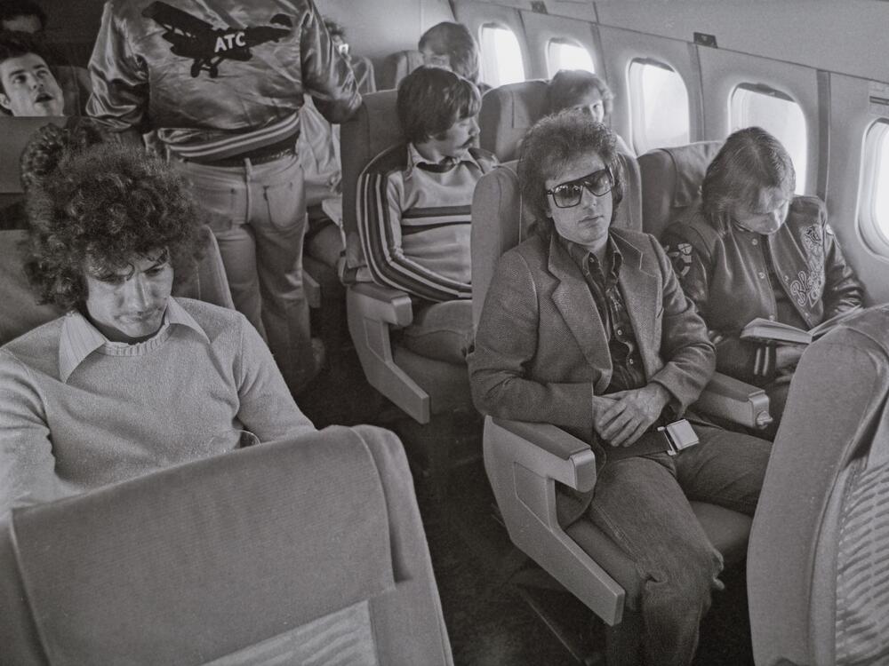 Billy Joel (center) with Doug Stegmeyer, Jeff Schock, Rick London and Tim McCarthy in 1979.