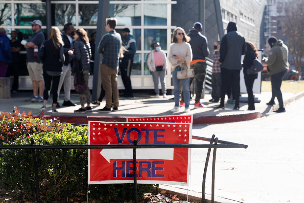 Voters line up at the Metropolitan Library to cast their ballots in the runoff election for the Senate position, between Democratic incumbent Raphael Warnock and Republican candidate Herschel Walker, in Atlanta, Georgia, U.S., November 29, 2022. REUTERS/Megan Varner