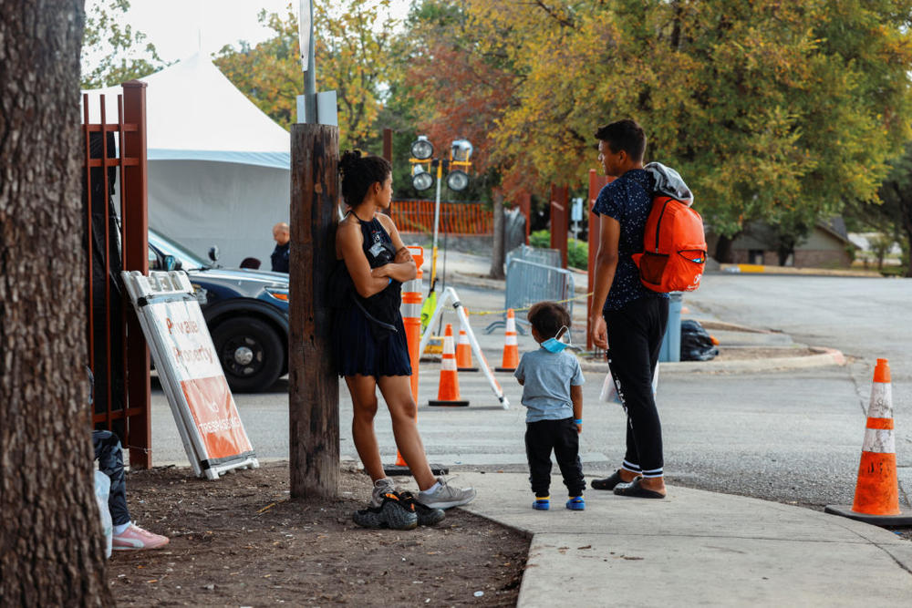 Migrants wait outside the City of San Antonio Migrant Resource Center, where two planeloads of mostly Venezuelan migrants sent via Florida to Martha's Vineyard in Massachusetts had originated, in San Antonio, Texas, U.S. September 16, 2022. Photo by Jordan Vonderhaar/REUTERS