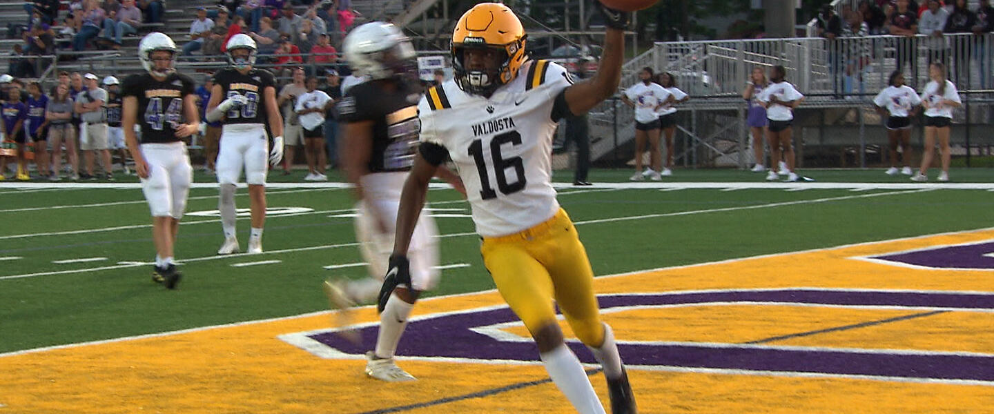 Valdosta player scores touchdown
