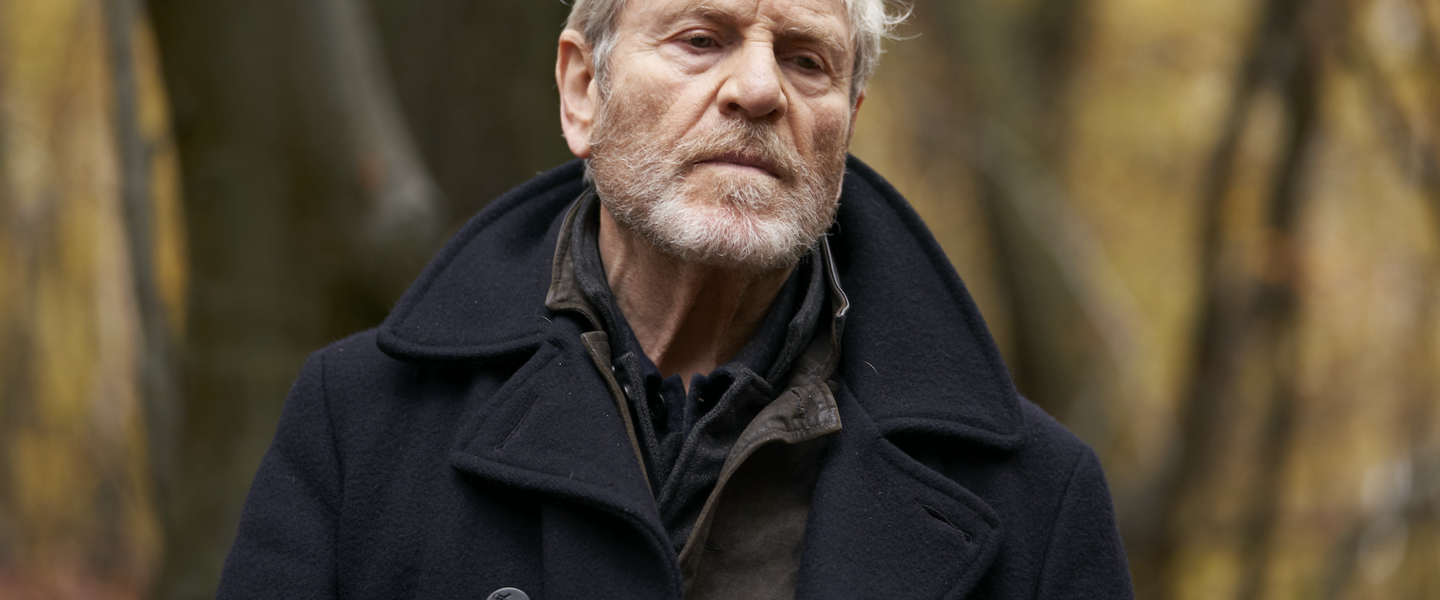 Tcheky Karyo as Julien Baptiste