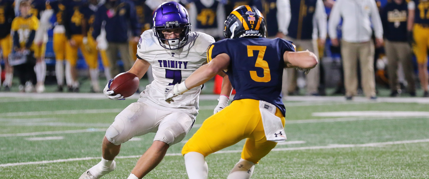 Trinity Christian player avoids rusher in 2021 State Championship game