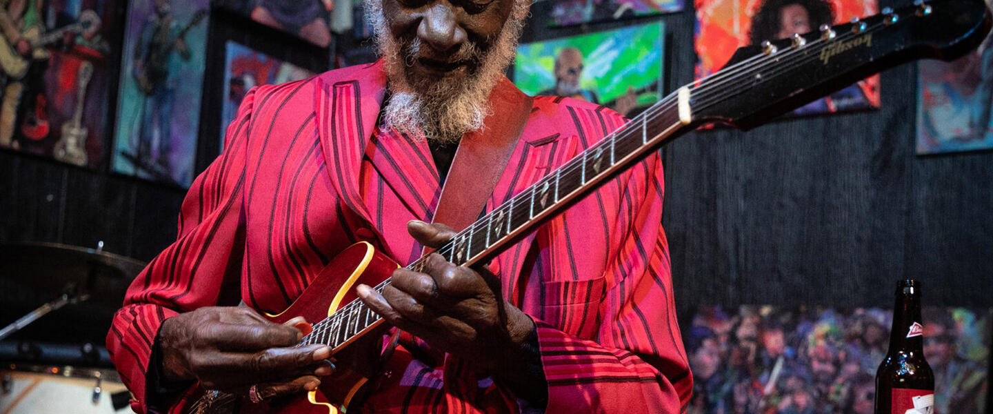 Robert Lee Coleman playing guitar