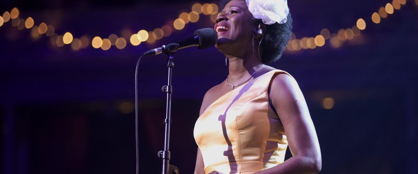 Vanessa Haynes singing onstage.