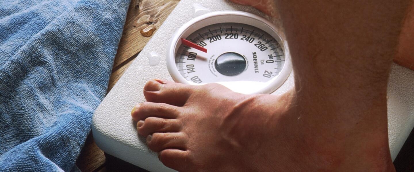 Source: <a href="http://commons.wikimedia.org/wiki/File:Feet_on_scale.jpg" target="_blank">Wikimedia</a> Source: <a href="http://commons.wikimedia.org/wiki/File:Feet_on_scale.jpg" target="_blank">Wikimedia</a>