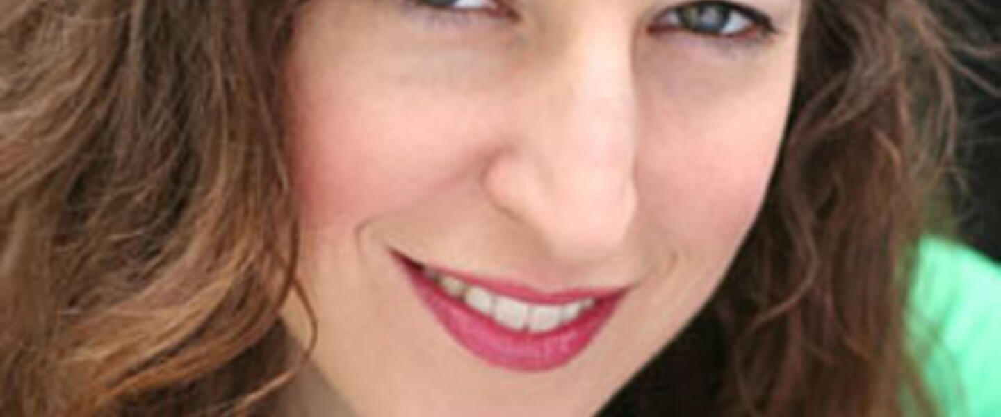 Mayim Bialik portrays Amy Farrah Fowler on the show "The Big Bang Theory". (Photo: Denise Herrick Borchert, mayimbialik.net) Mayim Bialik portrays Amy Farrah Fowler on the show "The Big Bang Theory". (Photo: Denise Herrick Borchert, mayimbialik.net)