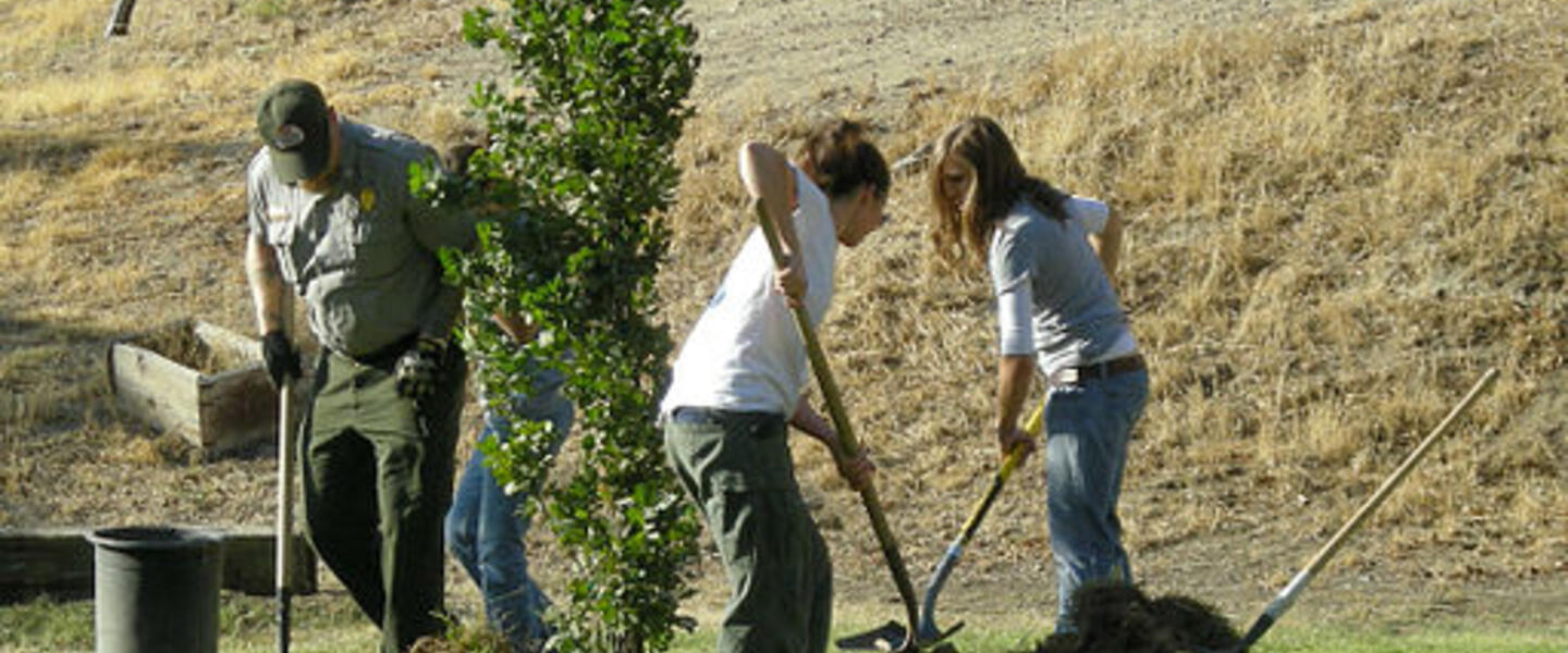 National Public Lands Day: Free admission and a chance to serve / Image via wiki commons National Public Lands Day: Free admission and a chance to serve / Image via wiki commons