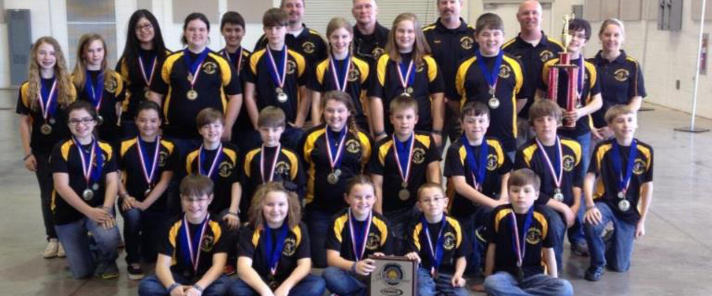 Woodlawn Elementary Archery Team (img via their Facebook page) Woodlawn Elementary Archery Team (img via their Facebook page)