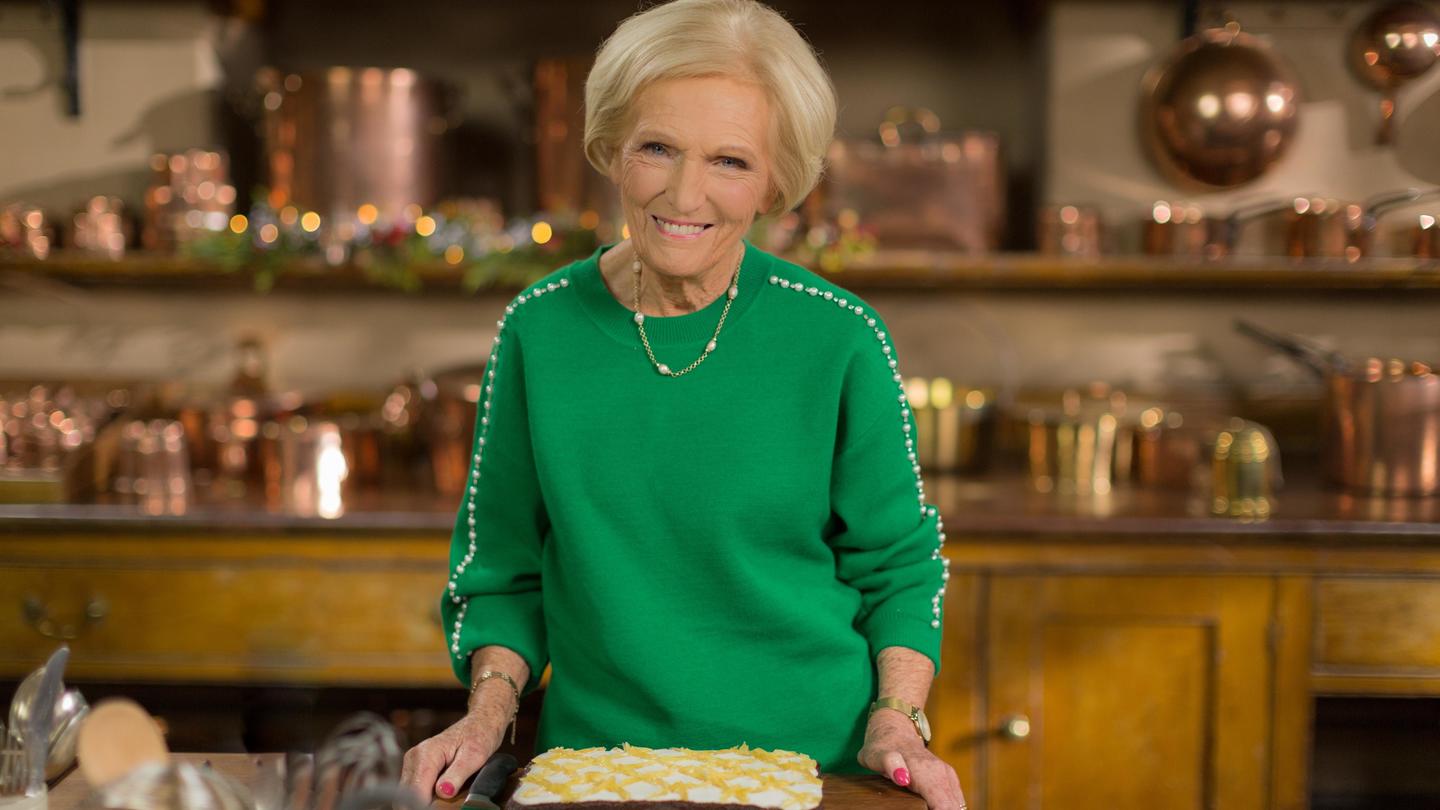 Mary Berry's Country House at Christmas: asset-mezzanine-16x9