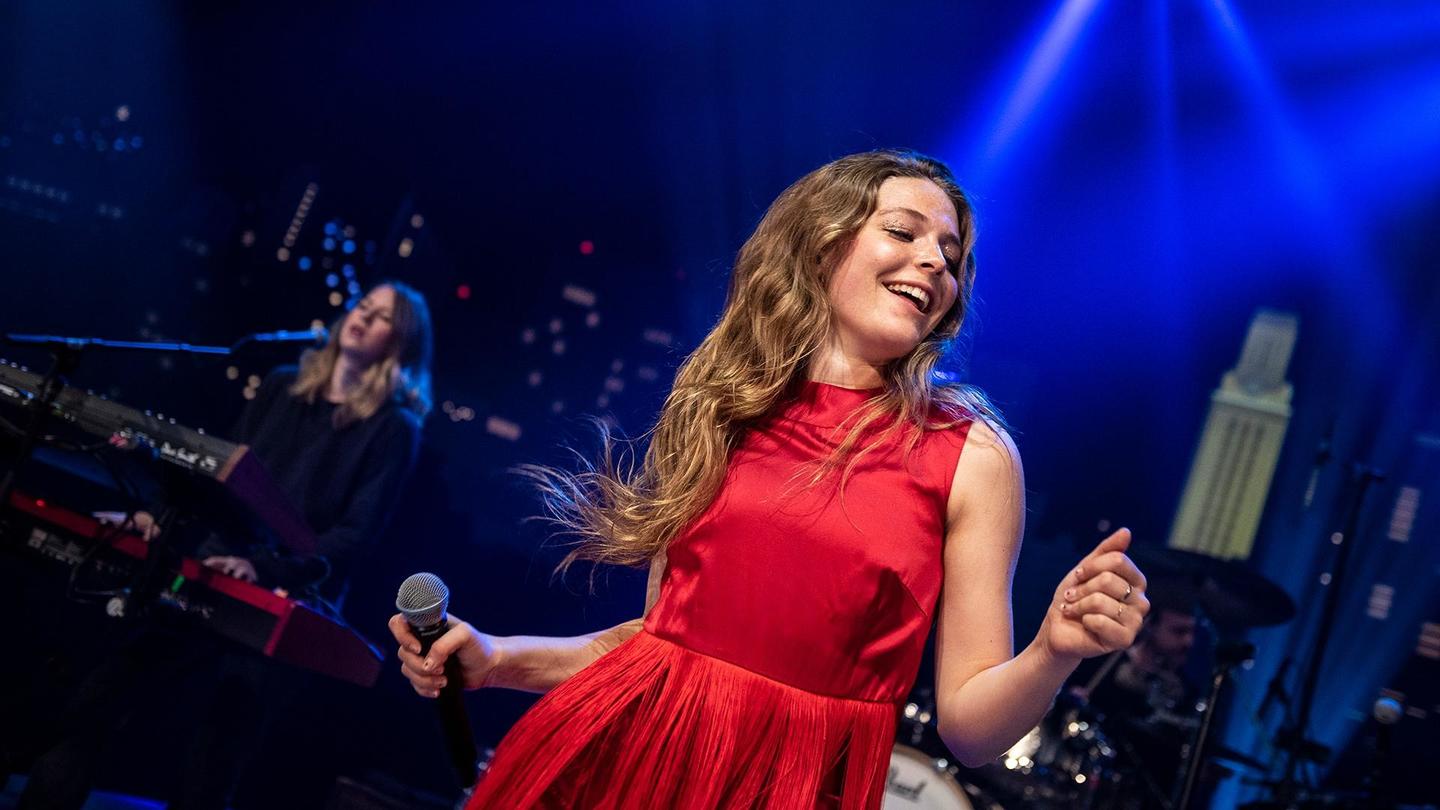 Maggie Rogers: asset-mezzanine-16x9