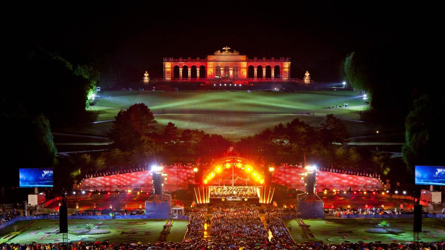 Vienna Philharmonic Summer Night Concert 2014: asset-mezzanine-16x9