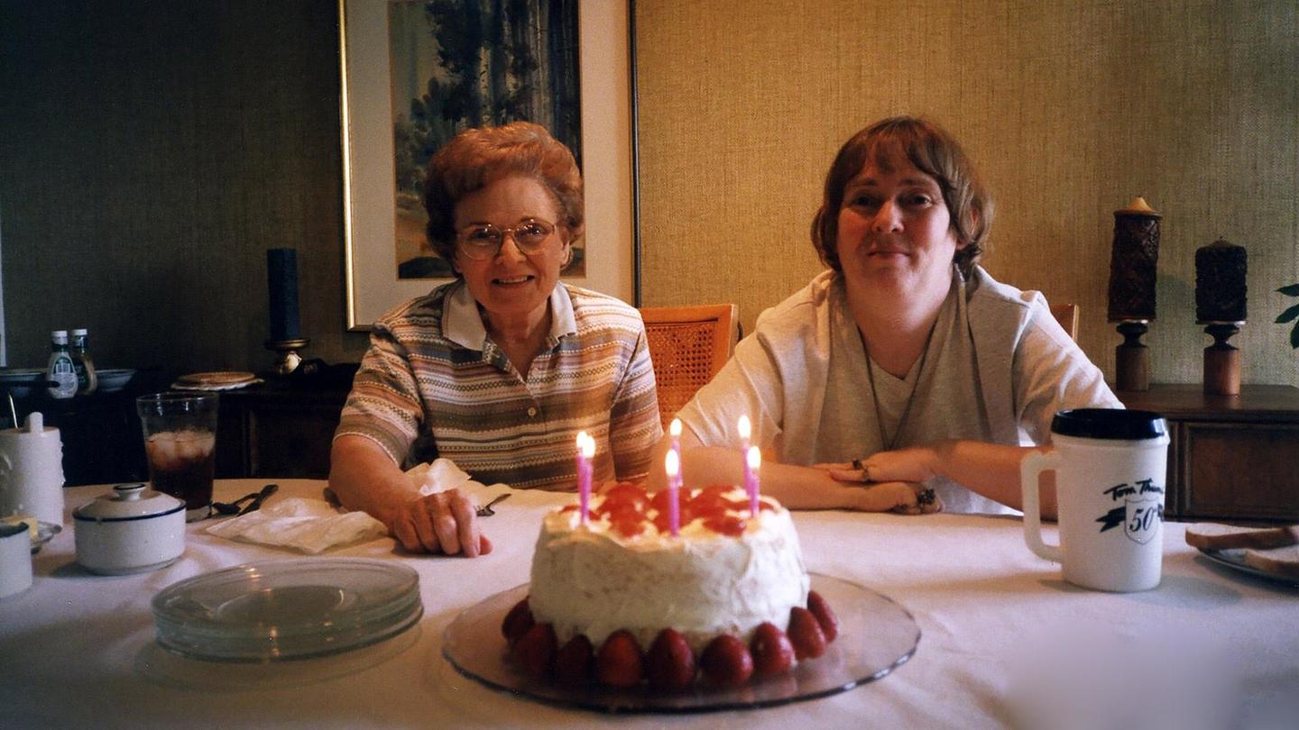 Mimi and Dona: asset-mezzanine-16x9