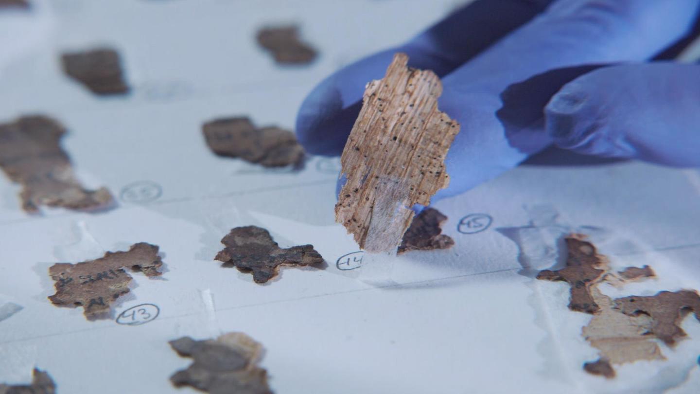Dead Sea Scroll Detectives: asset-mezzanine-16x9