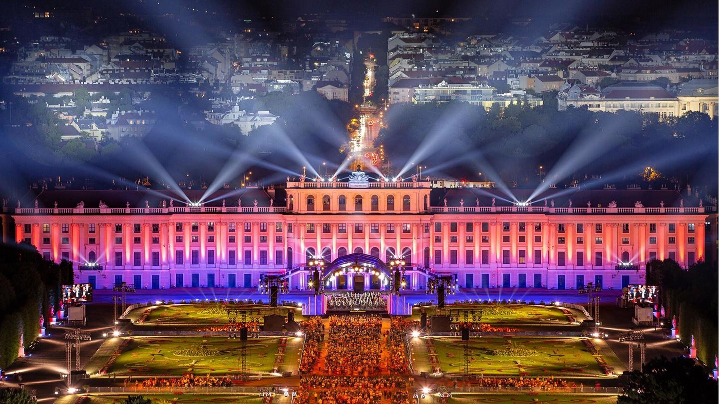 Vienna Philharmonic Summer Night Concert 2022: asset-mezzanine-16x9