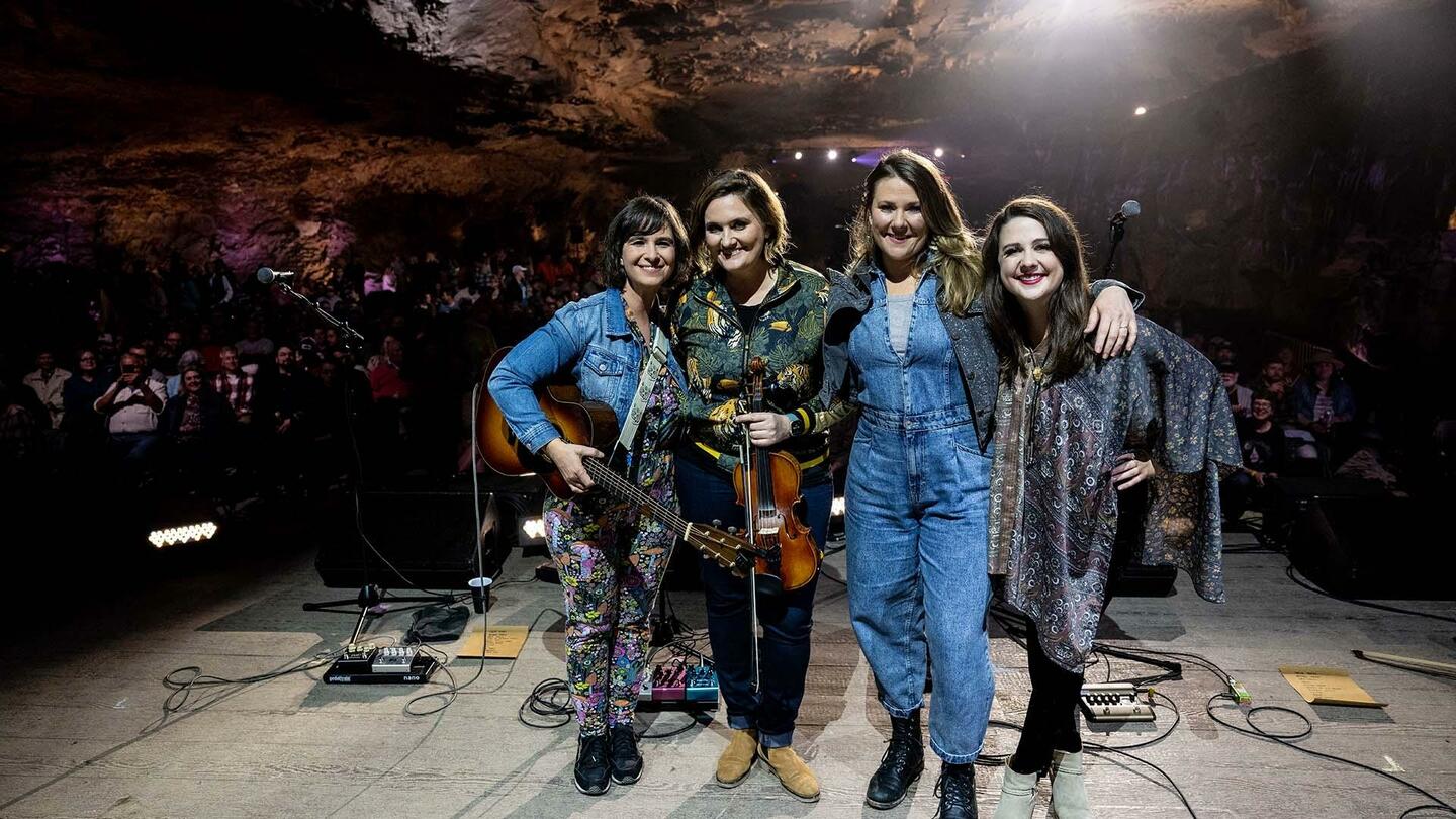DELLA MAE: asset-mezzanine-16x9