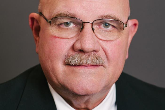 State Rep. Steve Tarvin issued an apology Monday over his recent comment that teachers are "self-centered crybabies."