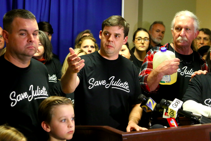 residents protest coal plant