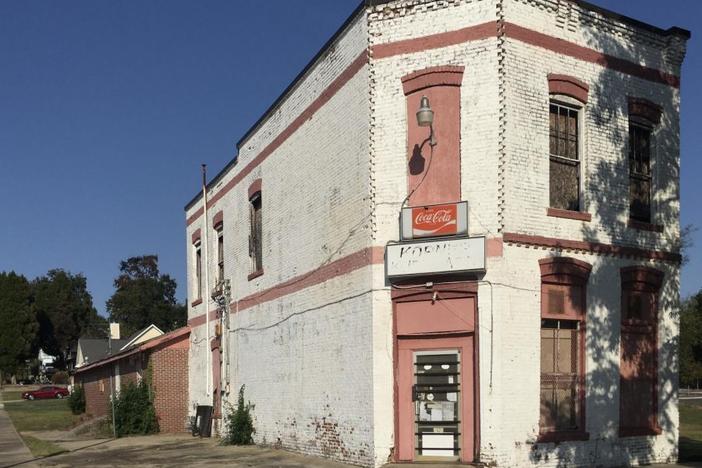 Mamas Rogue Southern Cooking restaurant in Macon