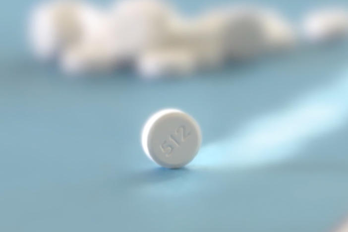 A pill with a 512 imprint.