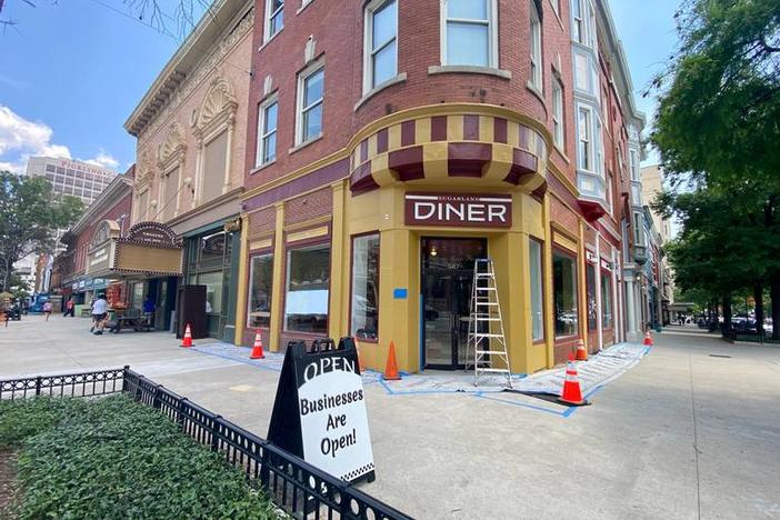 Filmmakers transform Cherry Street in Macon.