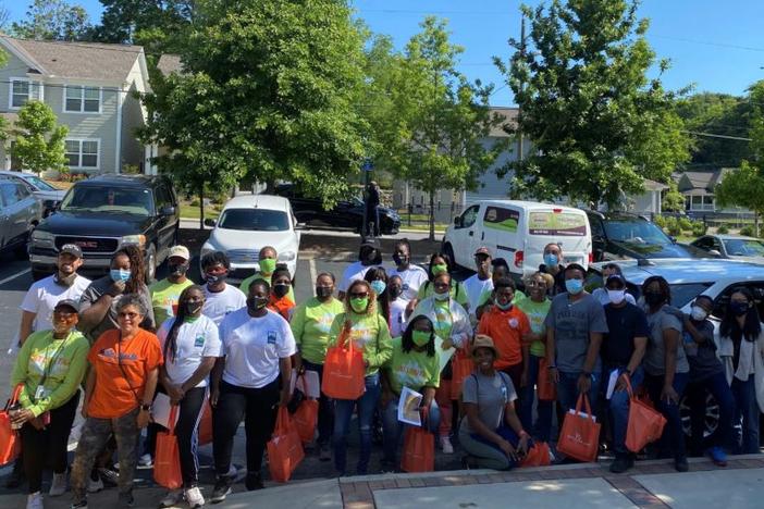 Volunteers in west Atlanta neighborhood gather to educate residents about lead contamination. 