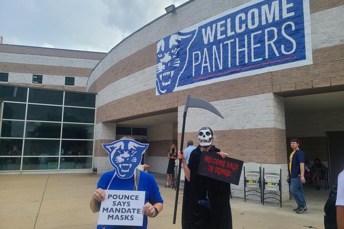 Protesters at Georgia State demand a mask mandate on campus to stop COVID-19 spread on campus.