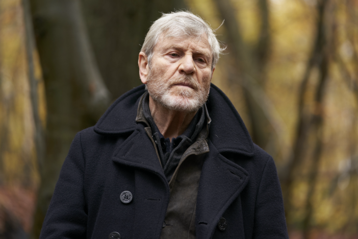 Tcheky Karyo as Julien Baptiste