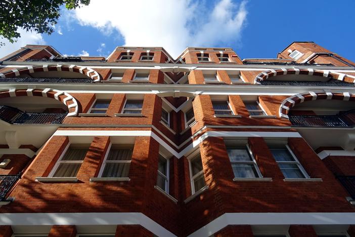 A photo of a large apartment.