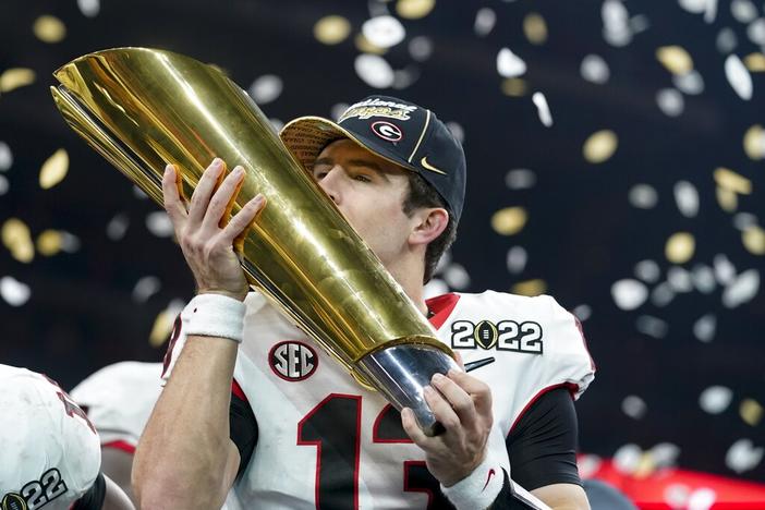 Georgia QB Stetson Bennett kisses college football Championship trophy