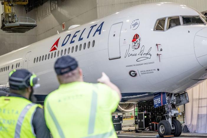 A Delta plane is shown with a UGA Bulldogs logo painted on it.