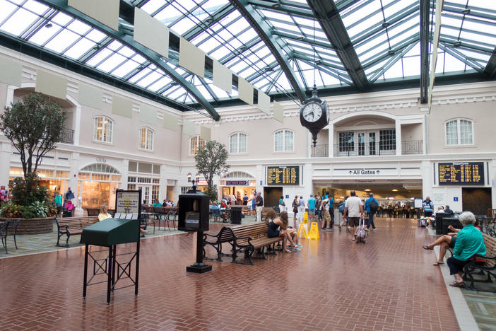 The atrium at Savannah-Hilton Head International Airport