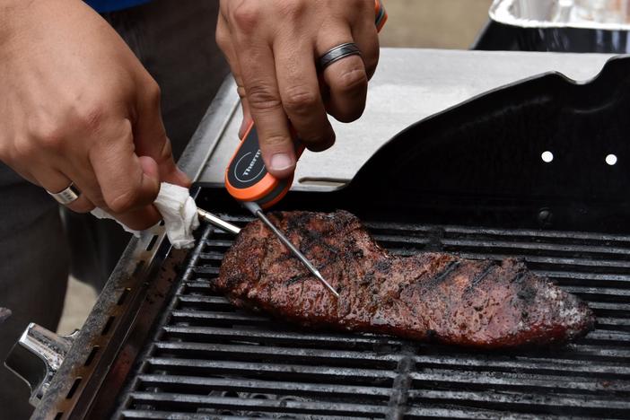 The University of Georgia offers first year students a seminar "BBQ and You". Not only do they learn to barbecue, they also learn the science behind it. Credit: UGA/CAES