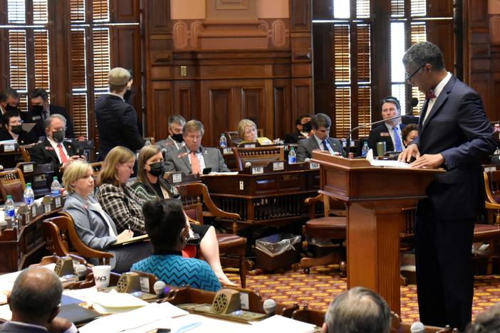 House Minority Leader James Beverly criticizes the GOP-drawn redistricting map while Rep. Bonnie Rich listens during a special session in 2021. 