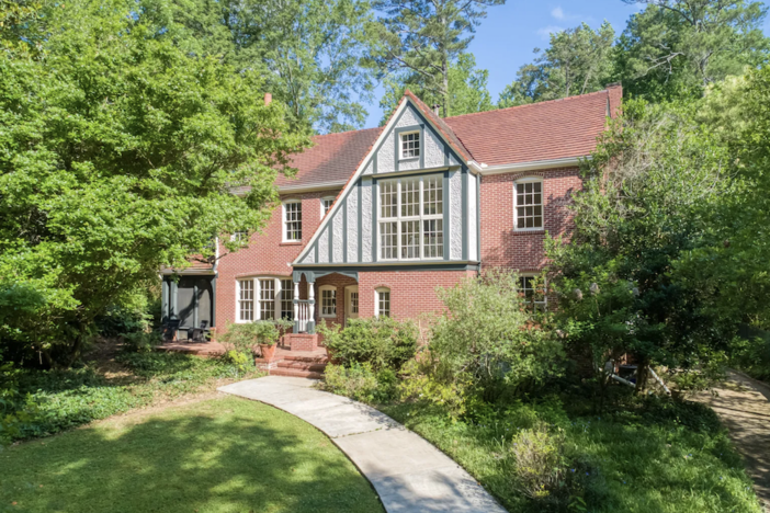 The original owners who built this Atlanta home nearly a century ago had ties to Hollywood and Broadway.