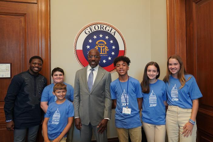 Sen. Warnock with young insulin advocates.