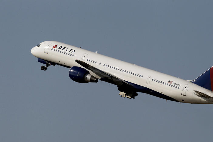  A Delta Airlines Boeing 757 taking off in Tampa, Fla. on Jan. 20, 2011. A Boeing 757 jet operated by Delta Air Lines lost a nose wheel while preparing for takeoff from Atlanta over the weekend, according to the Federal Aviation Administration, which is investigating the incident. 