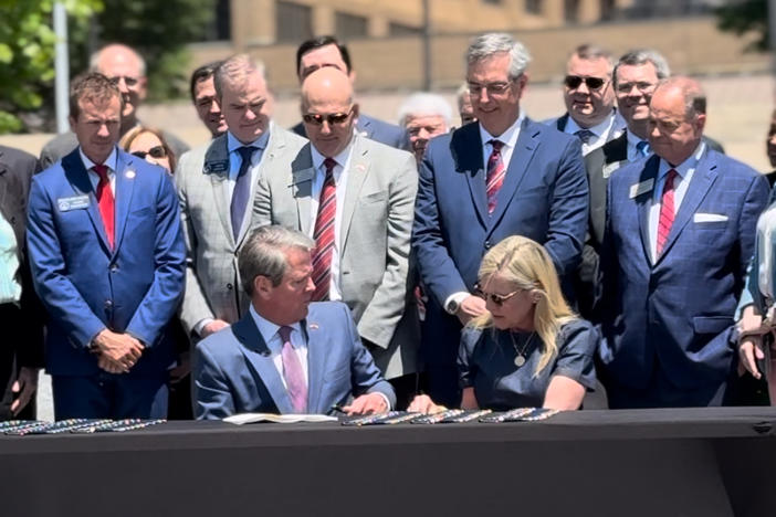 Kemp signing bill 