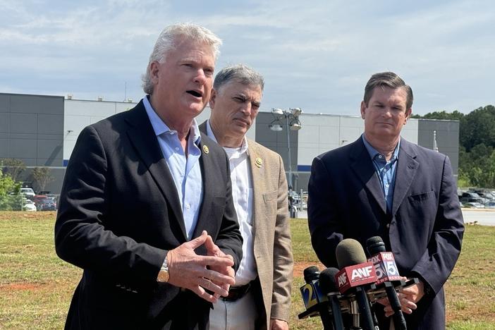 U.S. Representatives outside of the Palmetto USPS facility. 