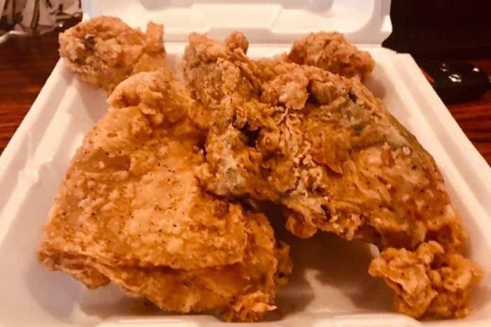 There were few Atlanta pleasures topping fried chicken and a gin martini at the Colonnade.
