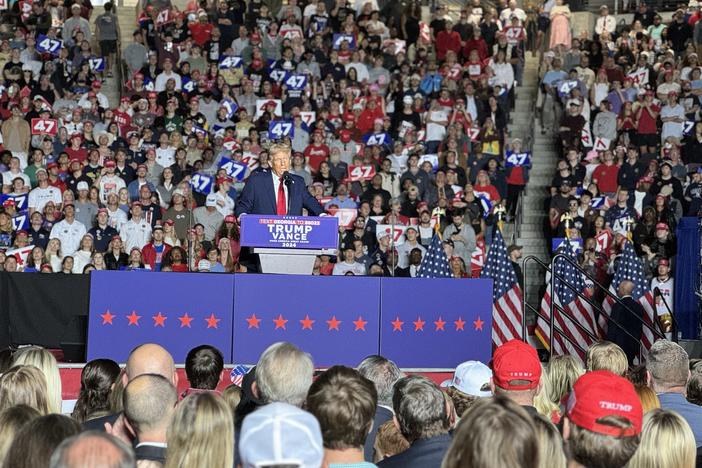 Former President Donald Trump returned to Georgia Monday evening to pitch his candidacy to voters again ahead of the election. 
