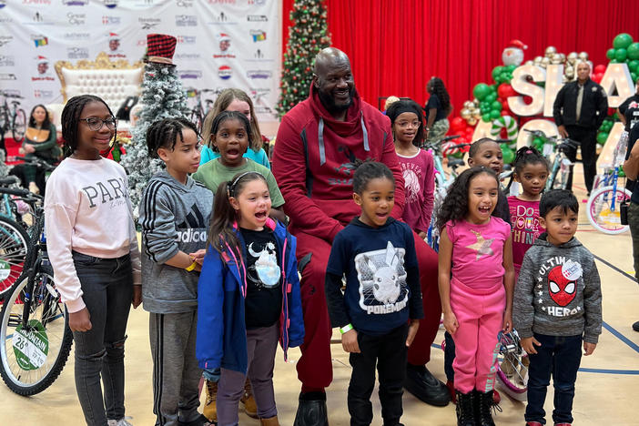 Shaquille O'Neal sits with students at Wesley Lakes Elementary School 