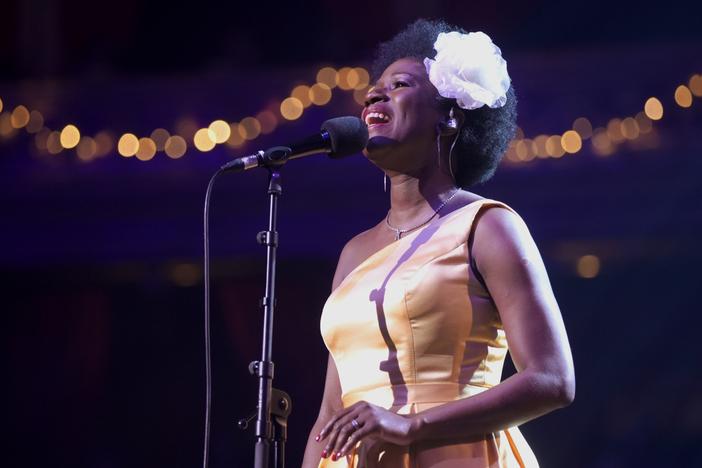 Vanessa Haynes singing onstage.