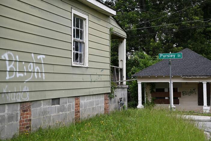 Two blighted houses sit off of Pursley Street in the Pleasant Hill neighborhood on Wednesday, July 2, 2025, in Macon, Georgia. Pleasant Hill residents are expected to live two decades less than Macon-Bibb County’s richest area, Idle Hour, according to data from the U.S. Census Bureau and Centers for Disease Control and Prevention. Katie Tucker/The Telegraph 