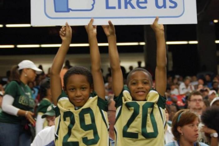 Young Grayson fans cheer on their Rams with a front row view.