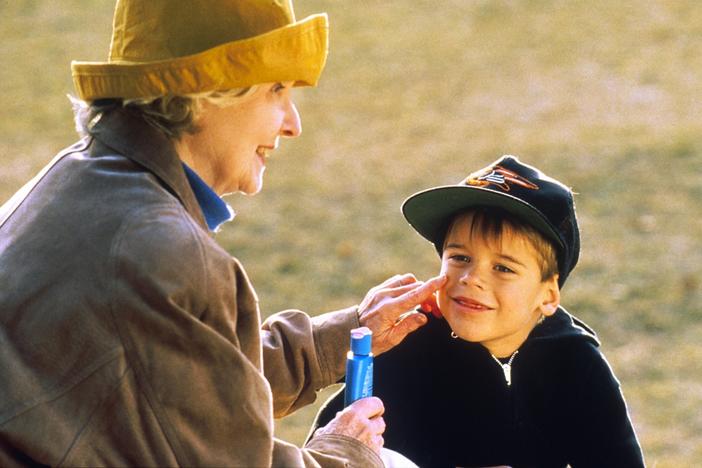 Courtesy, <a href="http://commons.wikimedia.org/wiki/File:Applying_sunscreen.jpg" target="_blank">Wikimedia</a>
