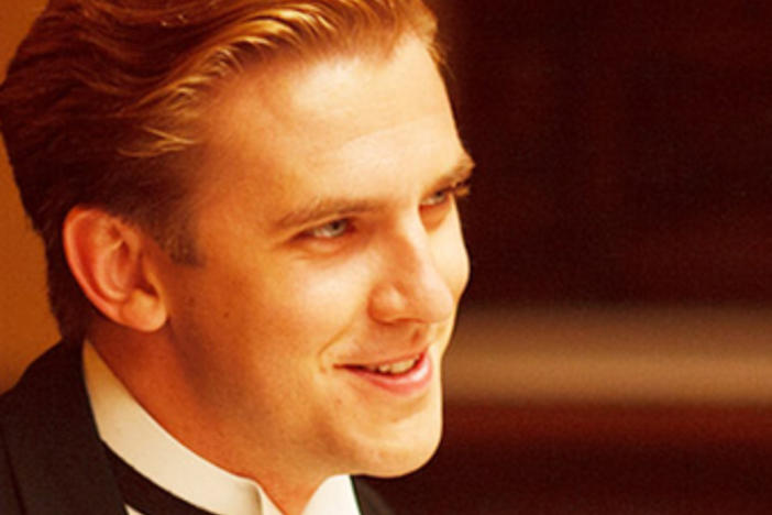 Cousin Matthew a.k.a actor Dan Stevens is hinting that he may be leaving Downton.