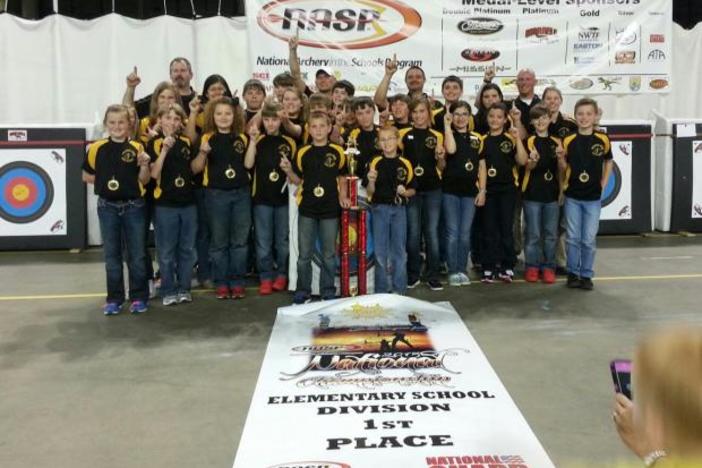 Woodlawn Elementary, Chatsworth, National Archery in the Schools Program champs (image via georgiawildlife.com)